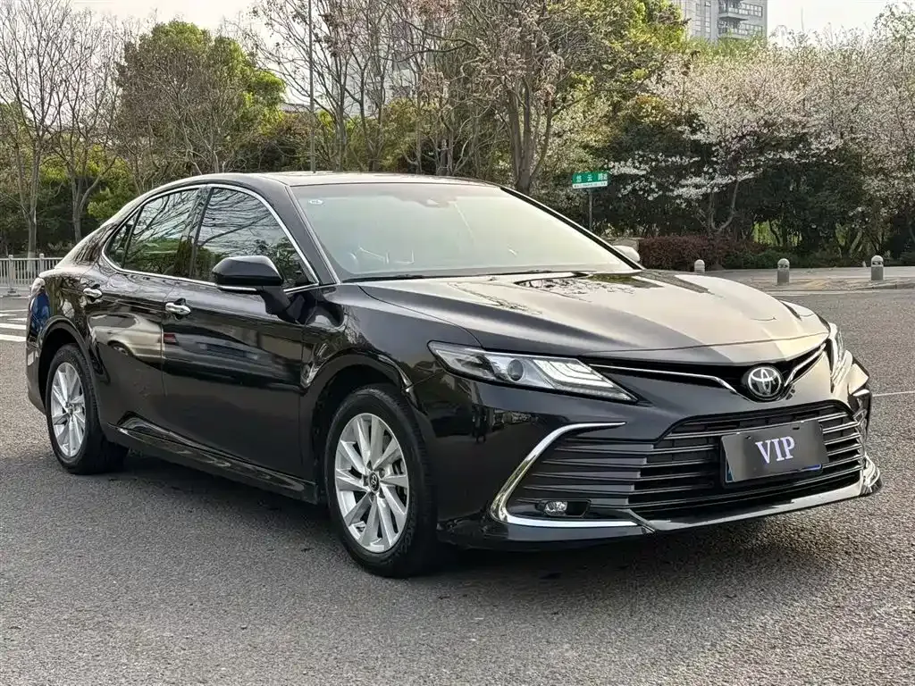 Toyota Camry — фото 9