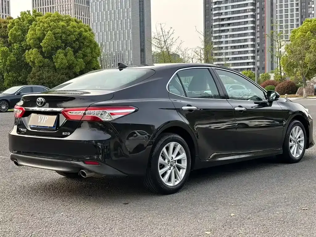Toyota Camry — фото 7
