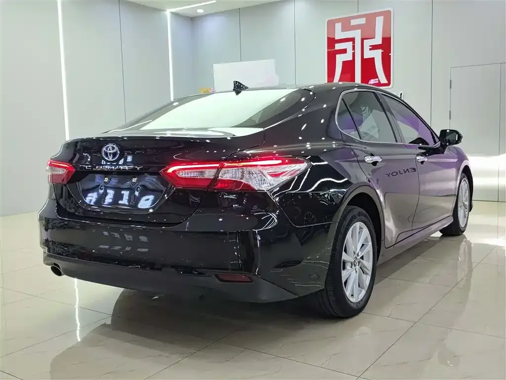Toyota Camry 2023 из CN, фото 2