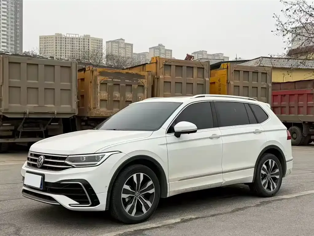 Volkswagen Tiguan L — фото 9
