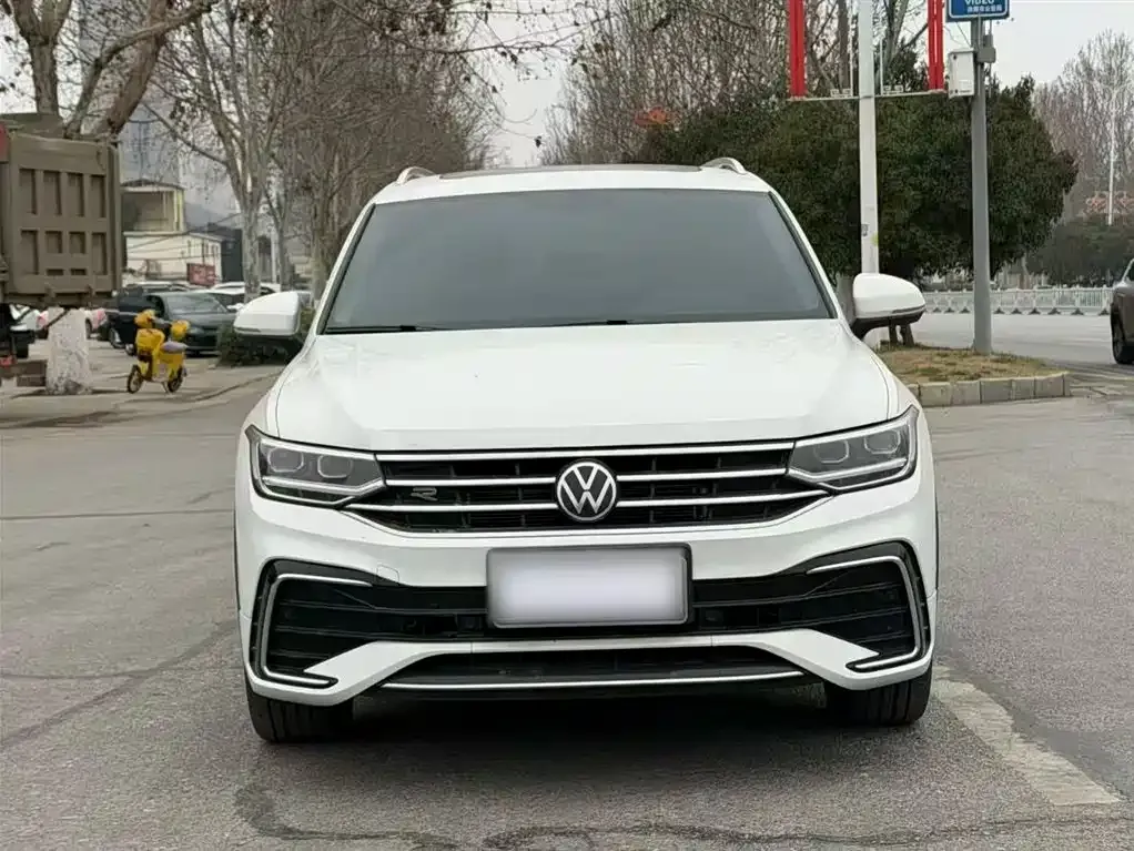 Volkswagen Tiguan L — фото 7