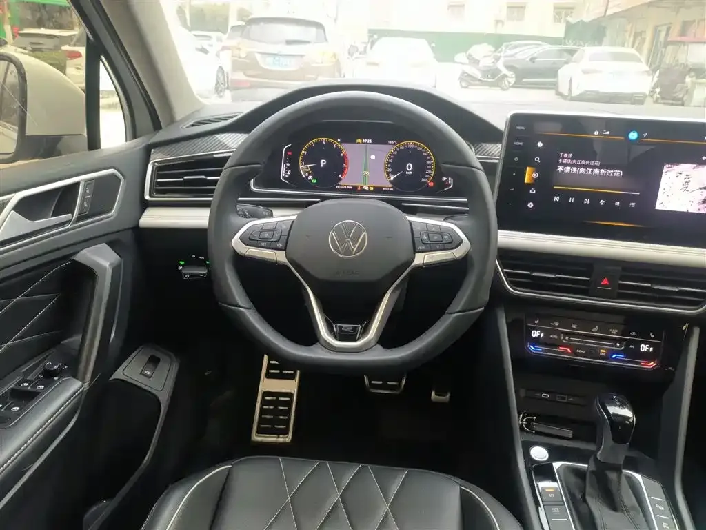 Volkswagen Tiguan L — фото 3