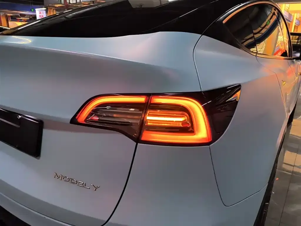 Tesla Model Y — фото 8