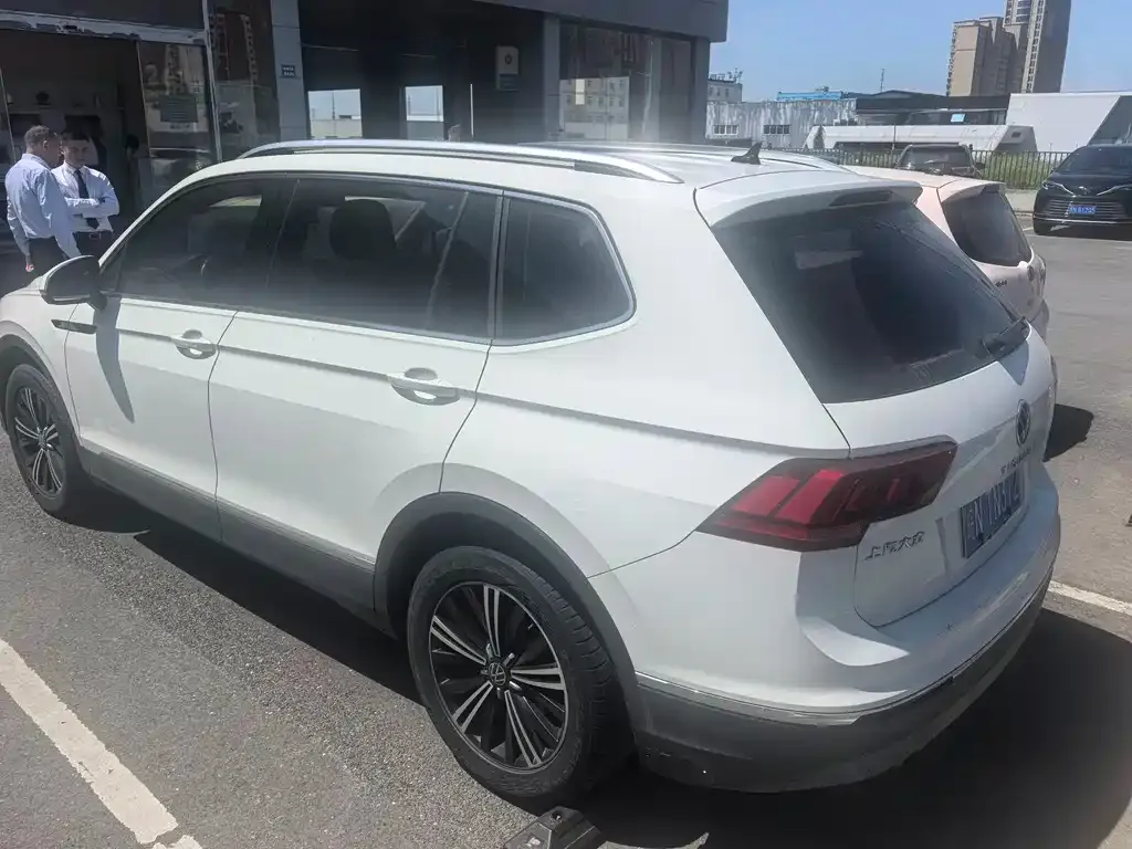 Volkswagen Tiguan L 2021 из CN, фото 3