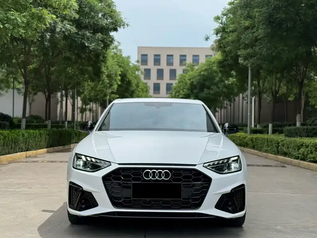 Audi A4L 2023 из CN, фото 4