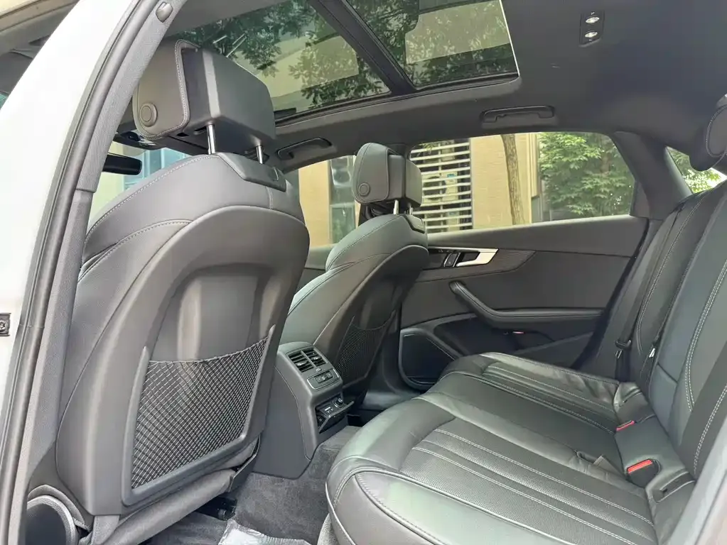 Audi A4L 2023 из CN, фото 10