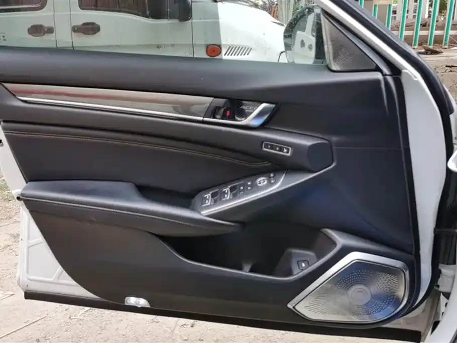 Honda Accord — фото 9