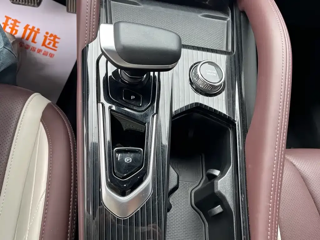 Geely Xingyue L — фото 10