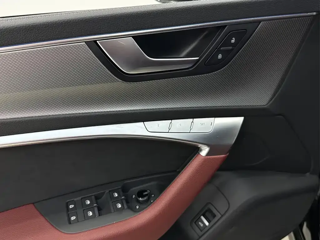 Audi A7L — фото 10