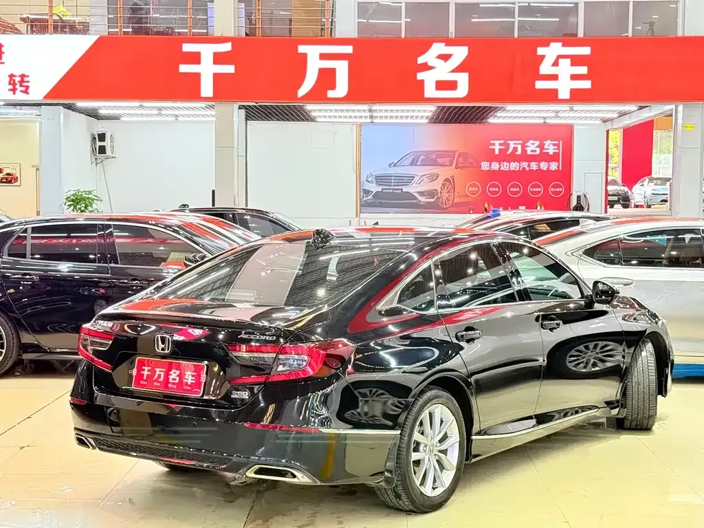 Honda Accord — фото 8