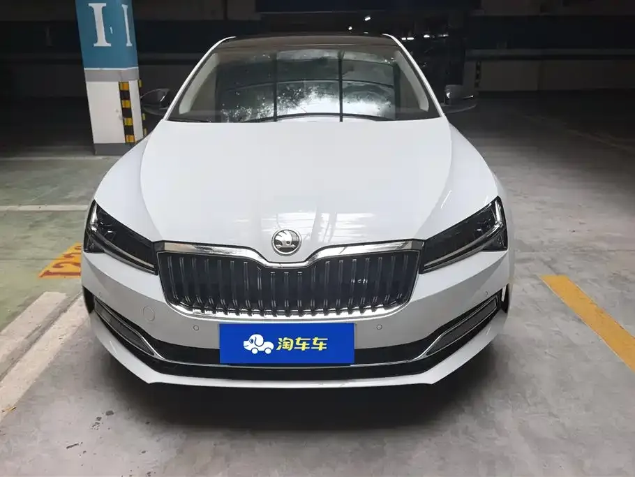 Skoda Superb — фото 8