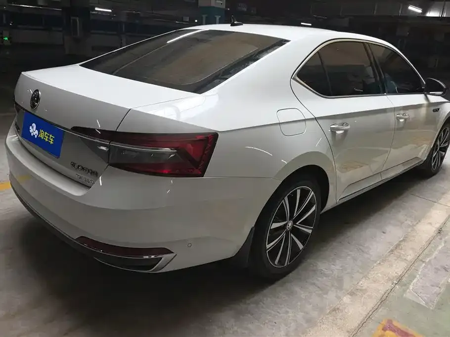 Skoda Superb — фото 3