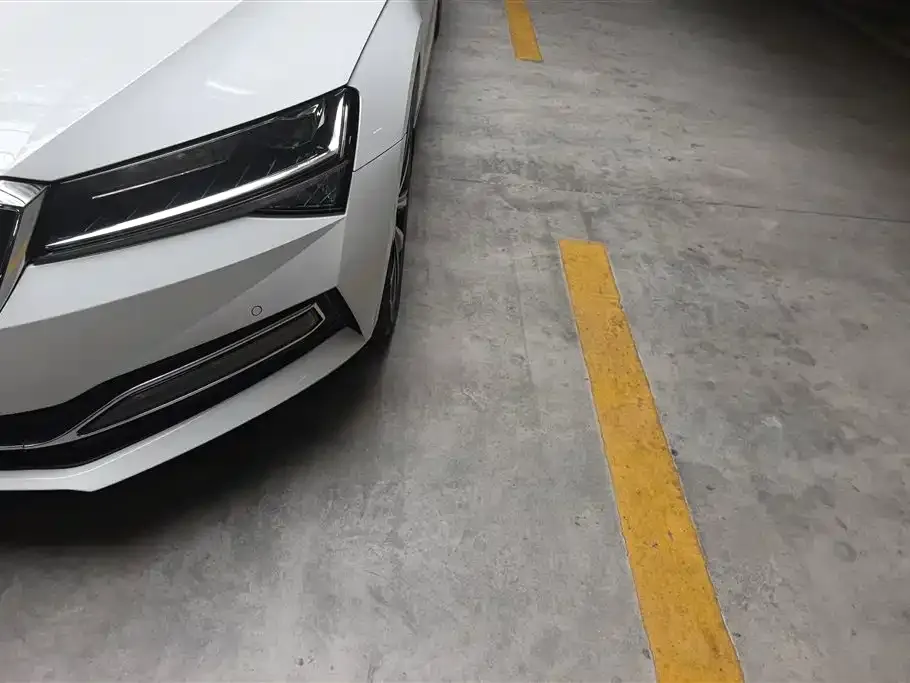 Skoda Superb — фото 2