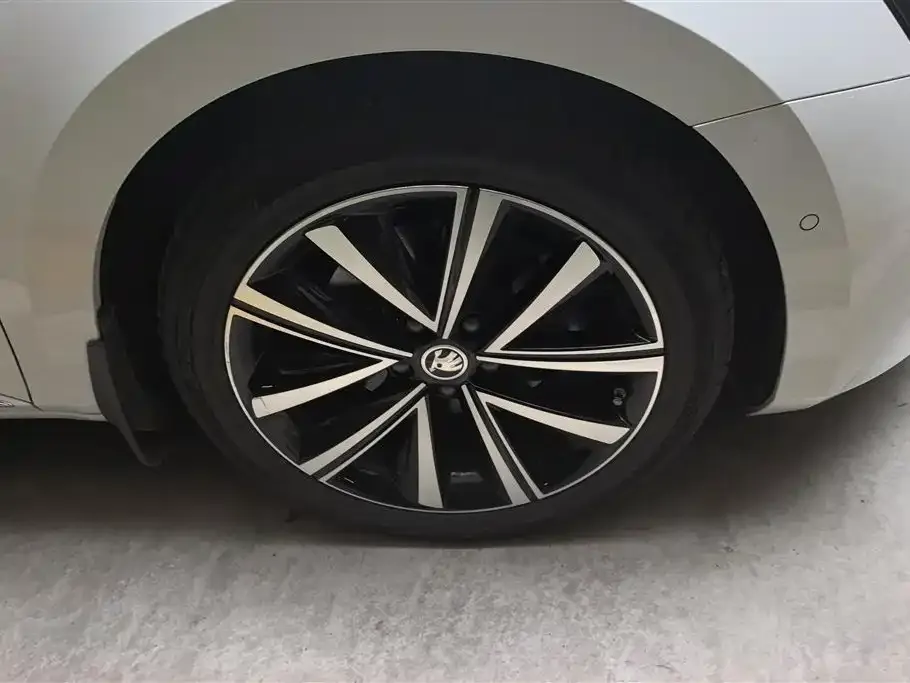 Skoda Superb — фото 10