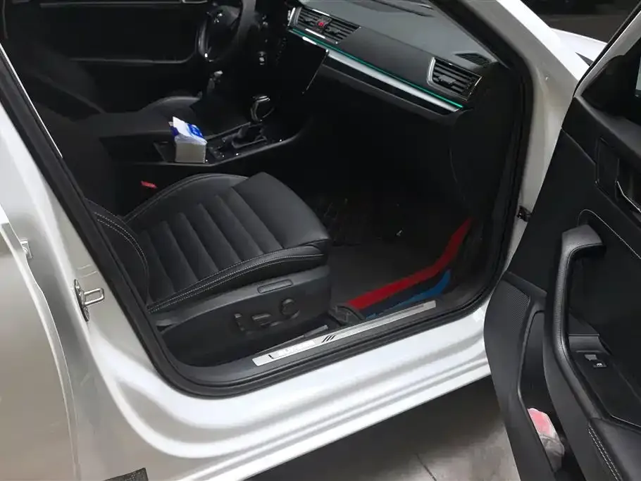 Skoda Superb — фото 4