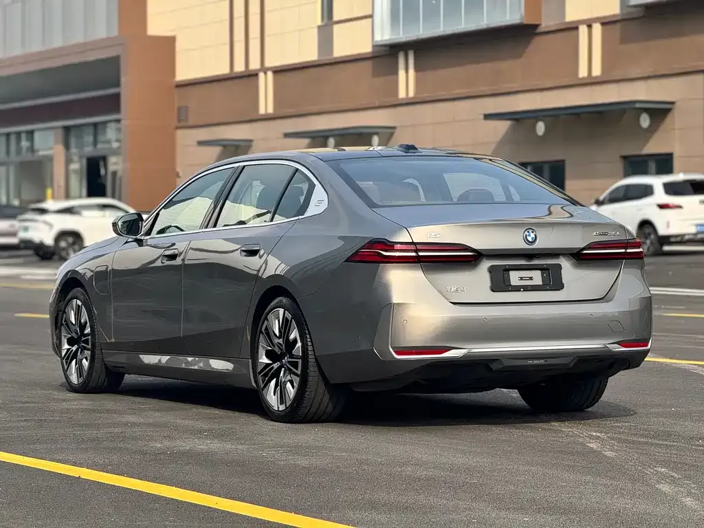BMW i5 — фото 10