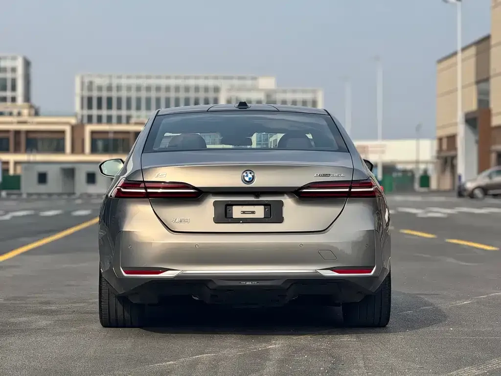 BMW i5 — фото 7