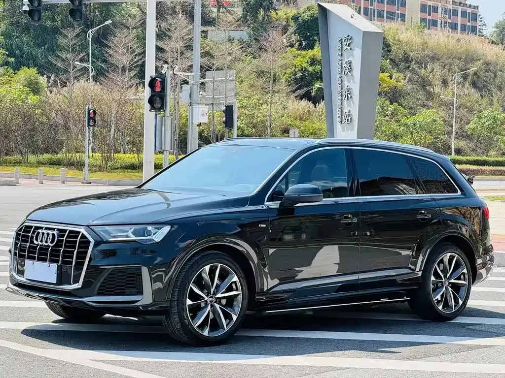 Audi Q7 — фото 9