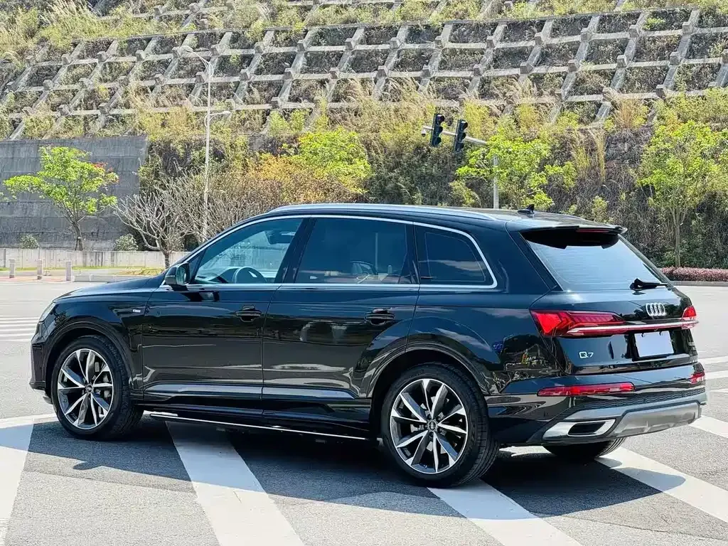 Audi Q7 — фото 3