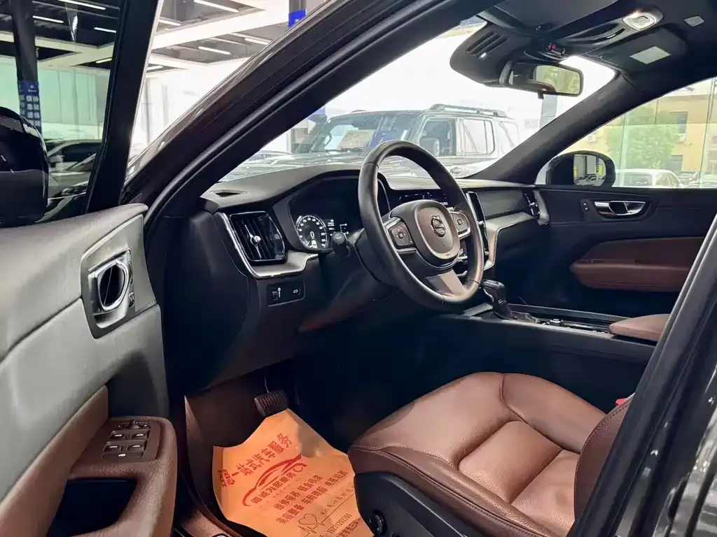 Volvo XC60 2021 из CN, фото 3