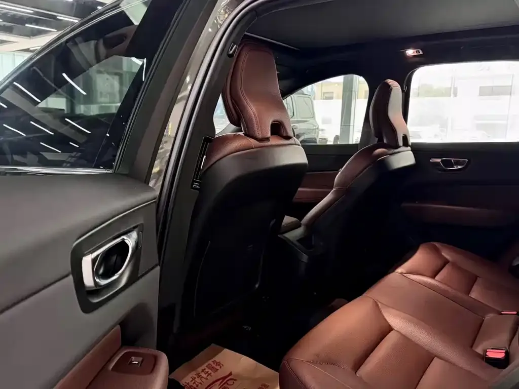 Volvo XC60 2021 из CN, фото 9