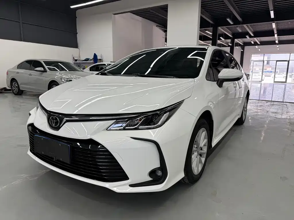 Toyota Corolla — фото 1