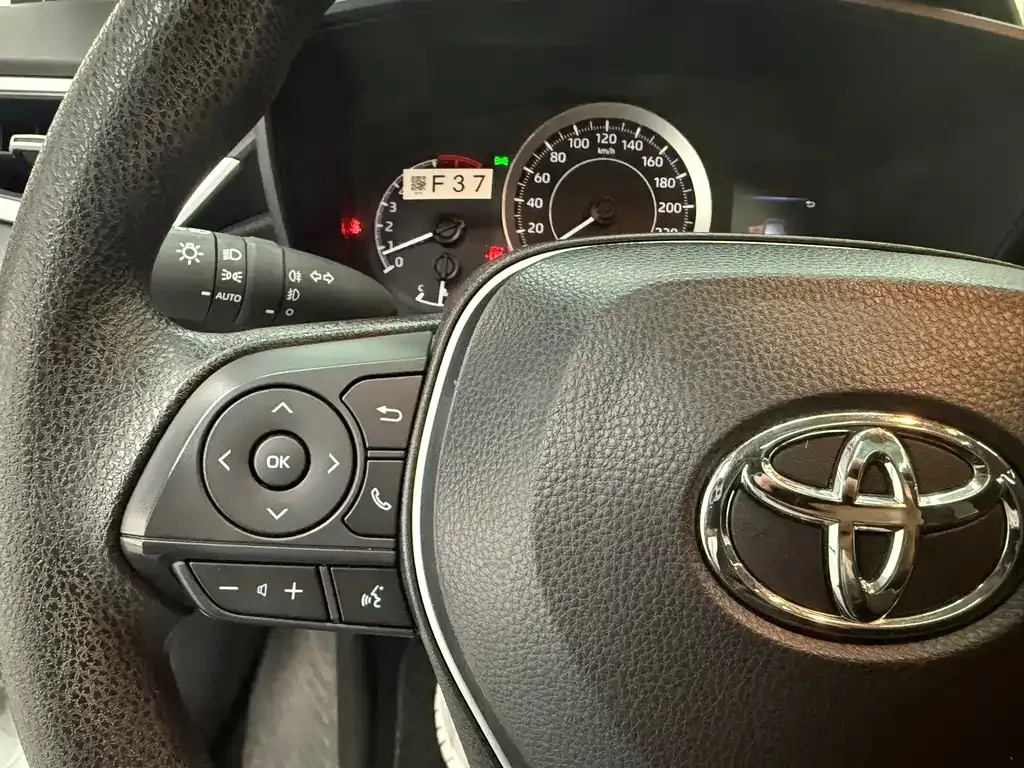 Toyota Corolla — фото 10