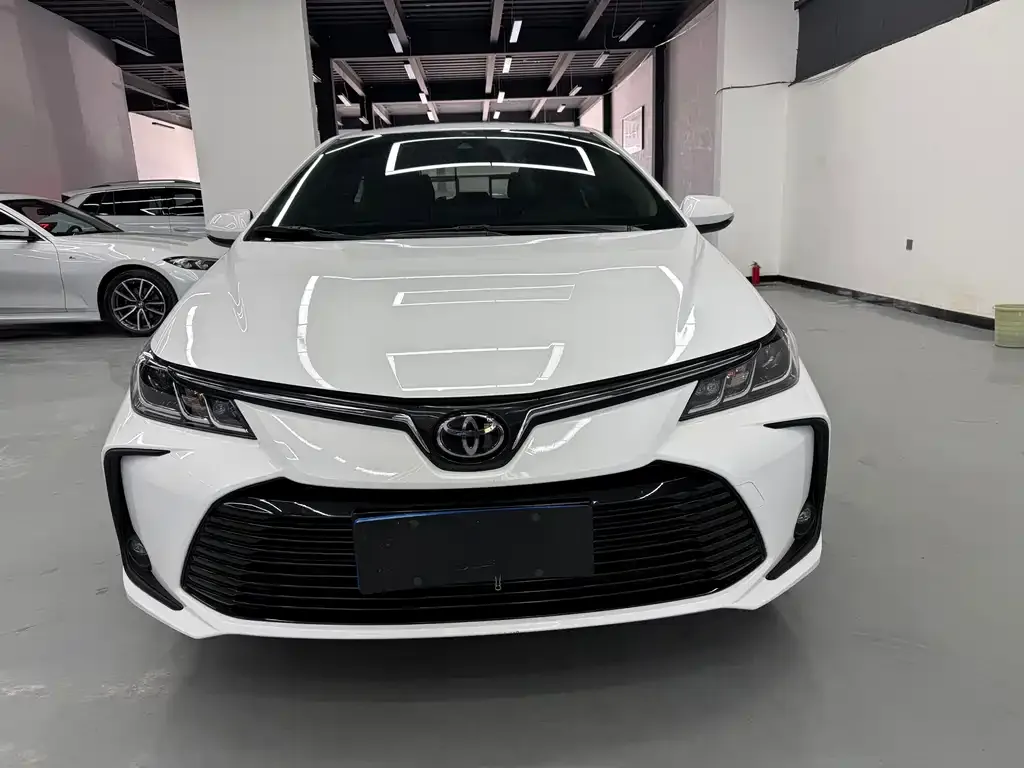 Toyota Corolla — фото 4