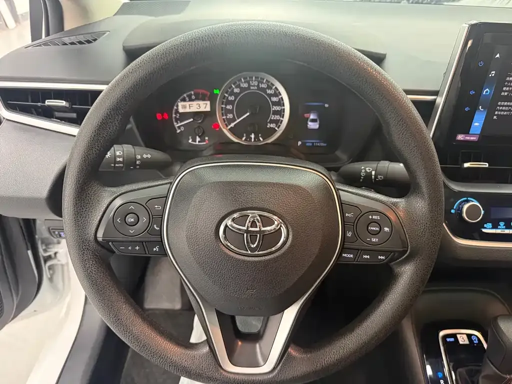 Toyota Corolla — фото 9