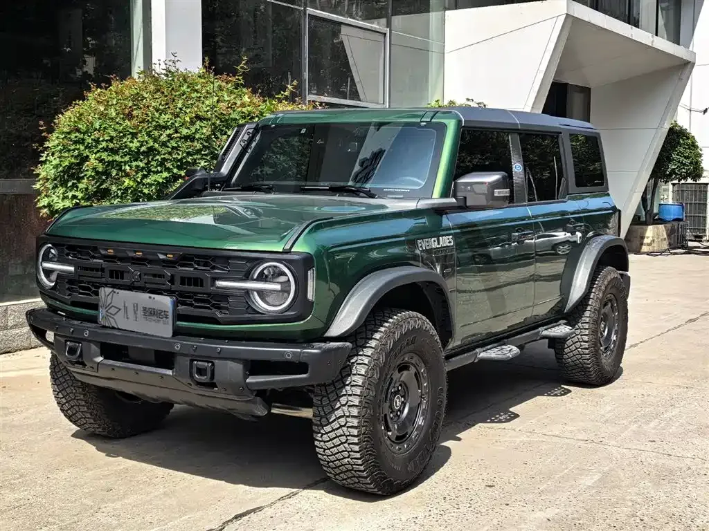 Ford Bronco — фото 1