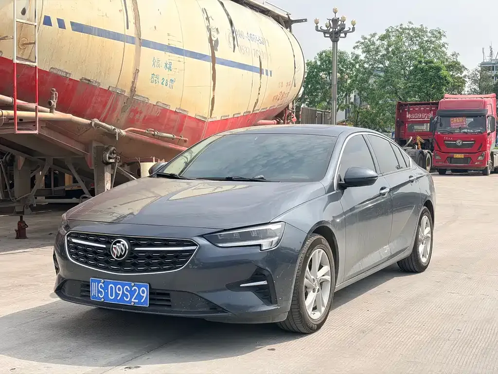 Buick Regal — фото 1