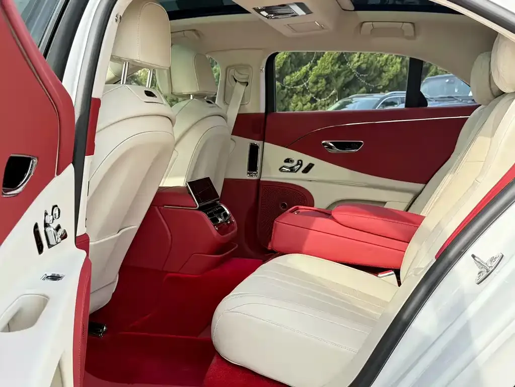 Bentley Flying Spur — фото 4