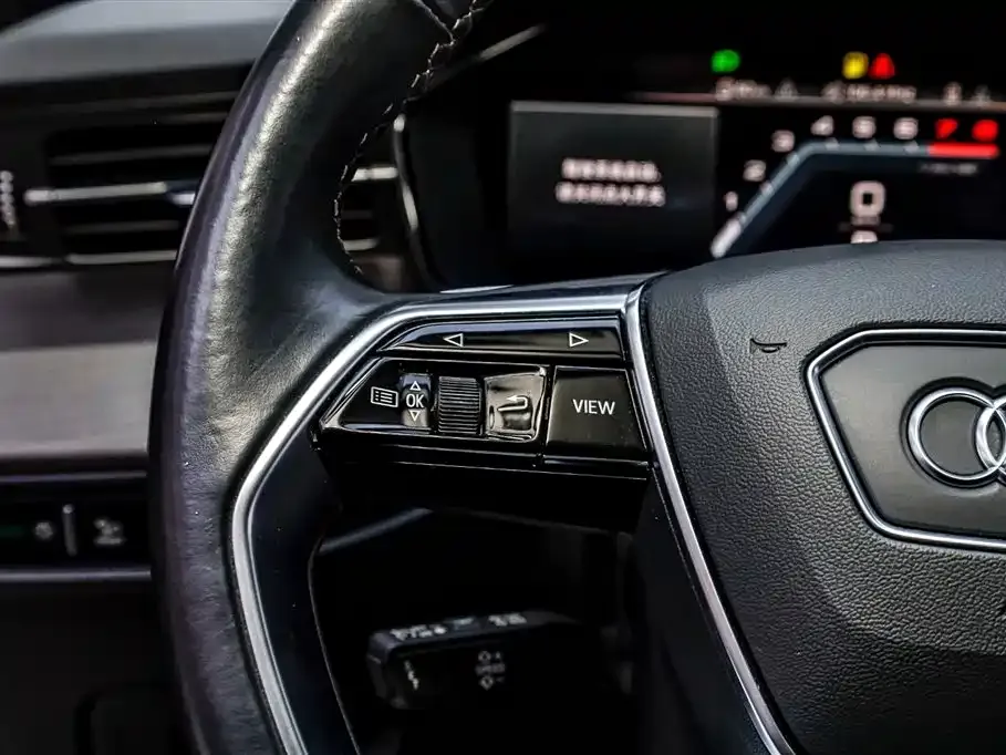 Audi Q6 2024 из CN, фото 10