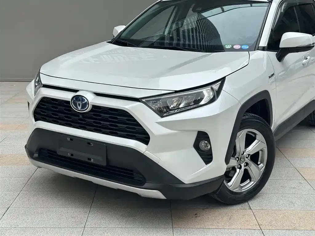 Toyota RAV4 — фото 9