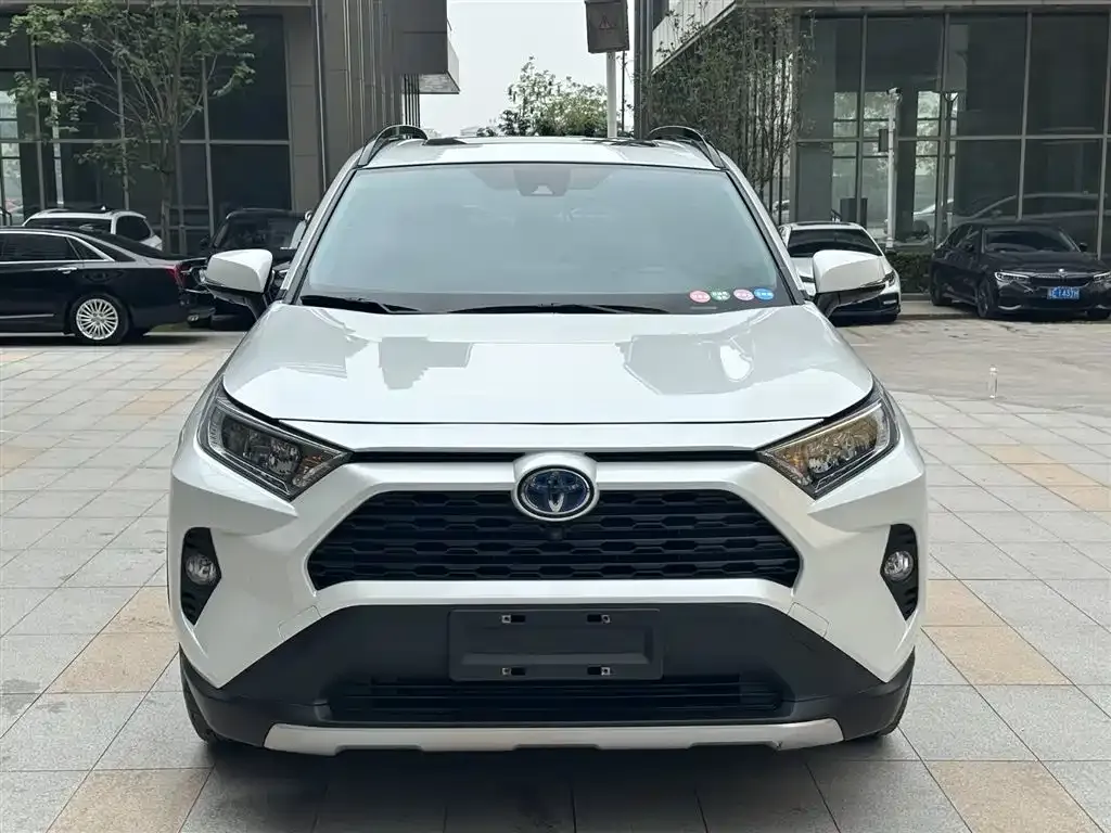 Toyota RAV4 — фото 7