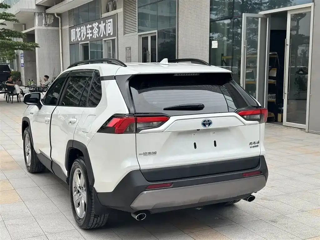 Toyota RAV4 — фото 6