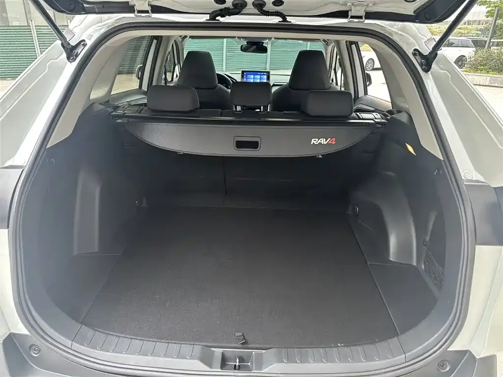 Toyota RAV4 — фото 3