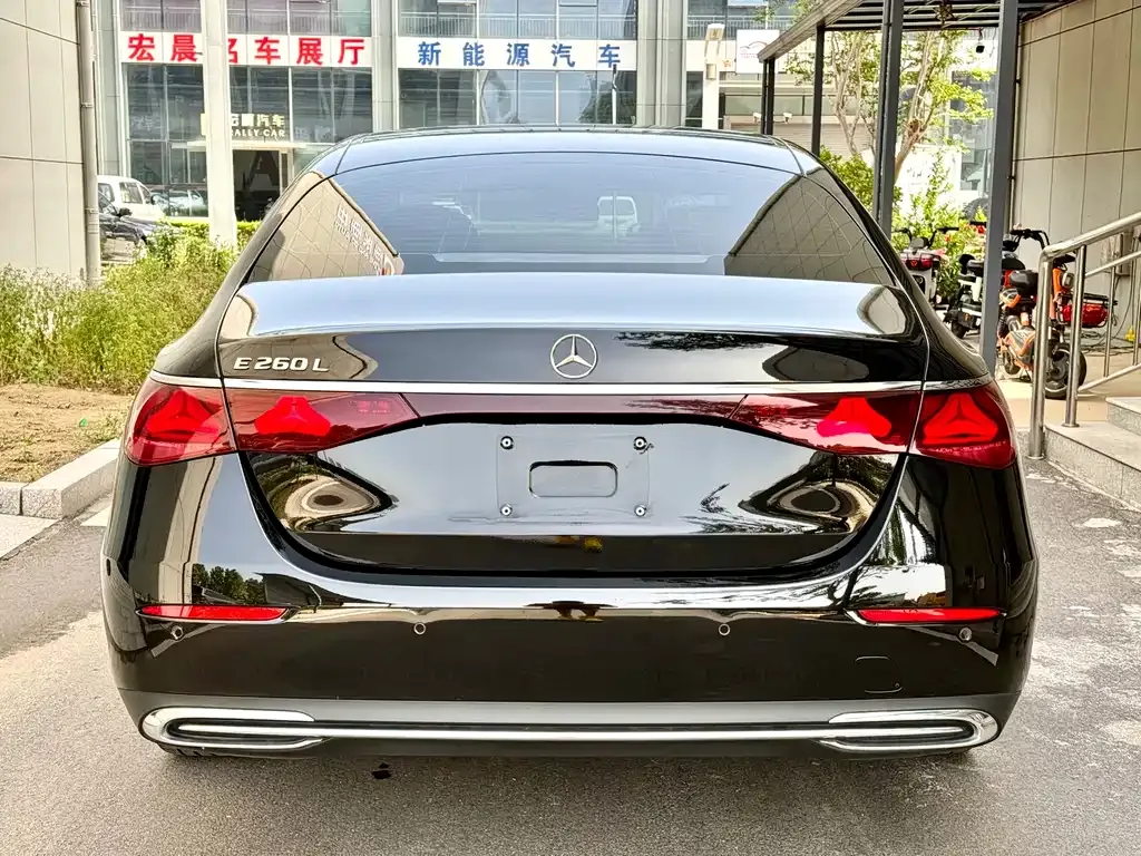 Mercedes-Benz E-Class — фото 6