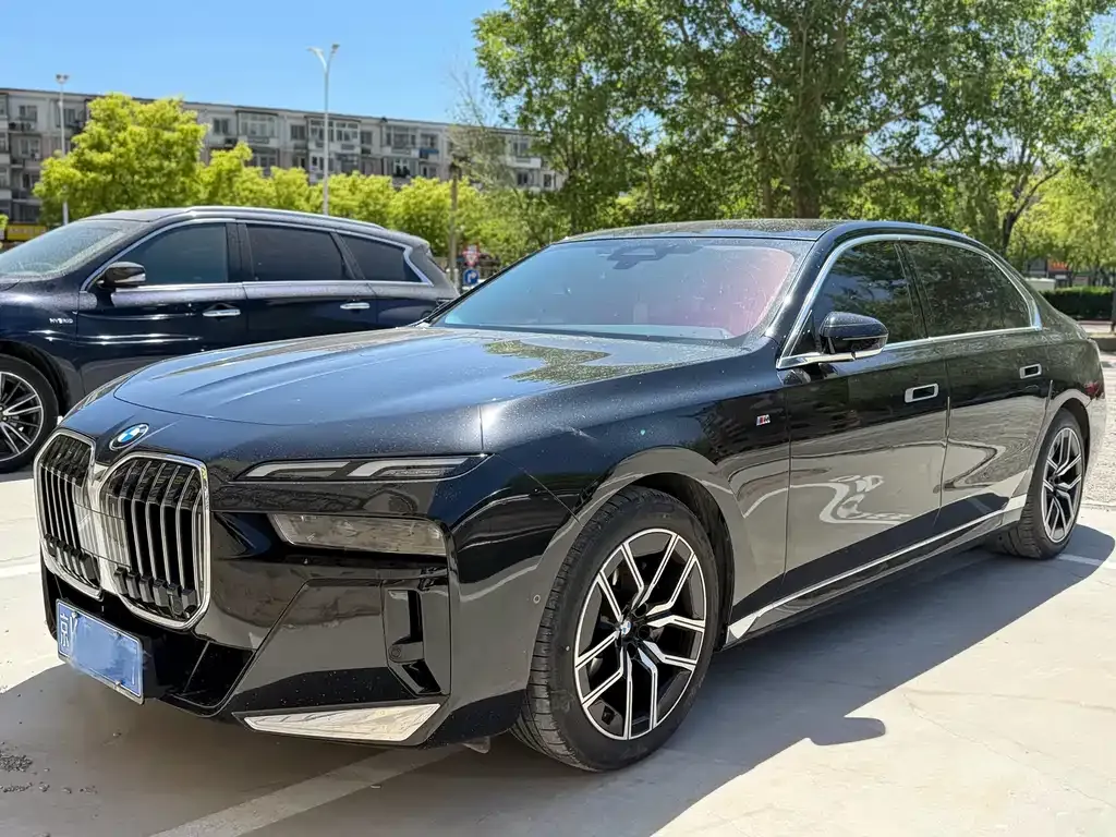 BMW 7 Series 2023 из CN, фото 1