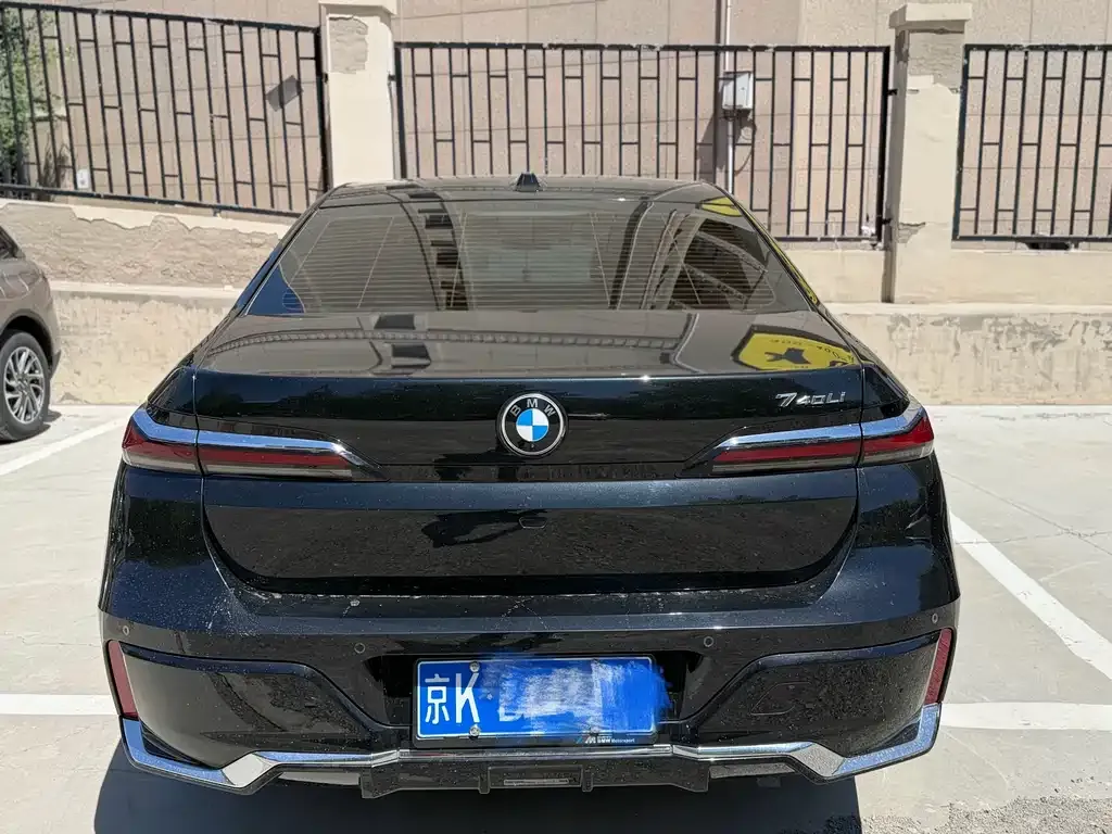 BMW 7 Series 2023 из CN, фото 2