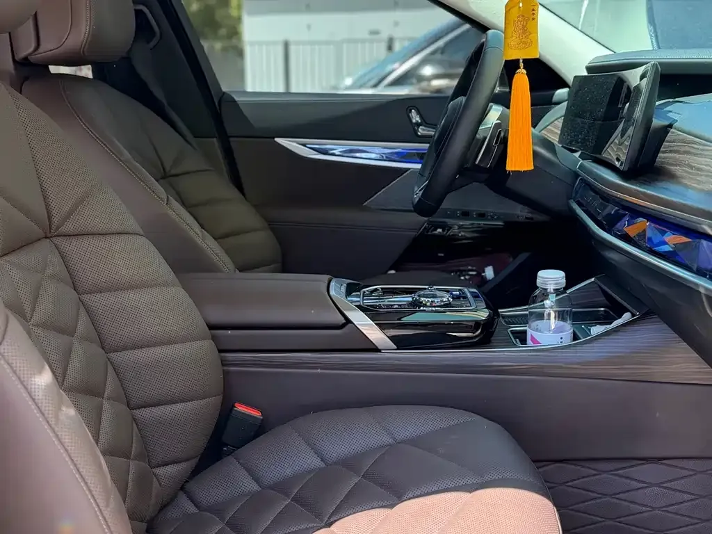 BMW 7 Series 2023 из CN, фото 6