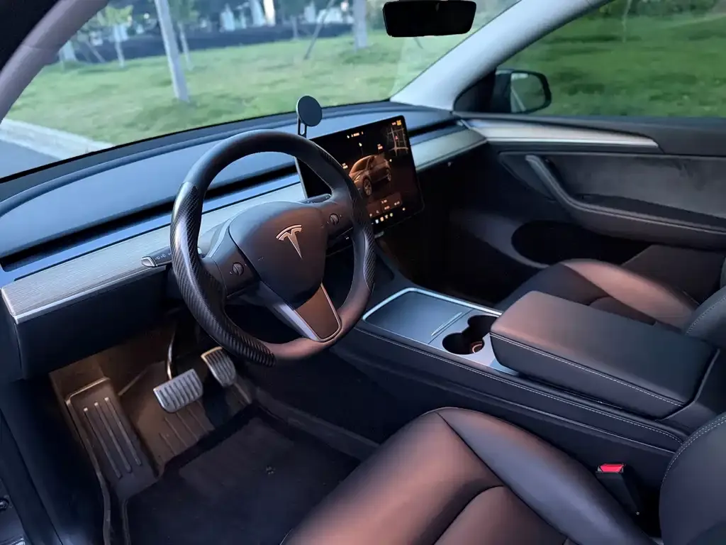 Tesla Model Y — фото 7