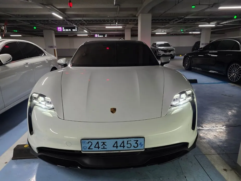 Porsche Taycan 2022 из KR, фото 1
