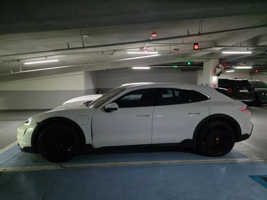 Porsche Taycan 2022 из KR, фото 5