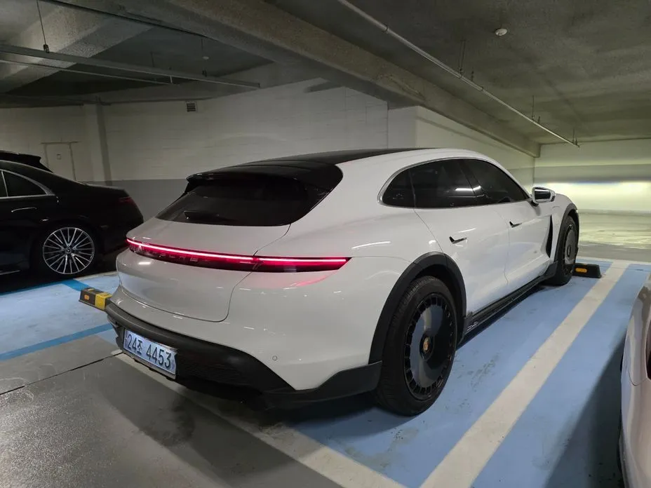 Porsche Taycan 2022 из KR, фото 9