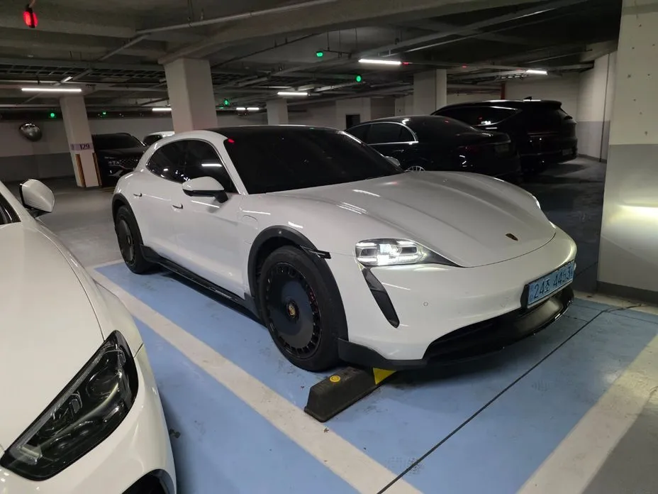 Porsche Taycan 2022 из KR, фото 4