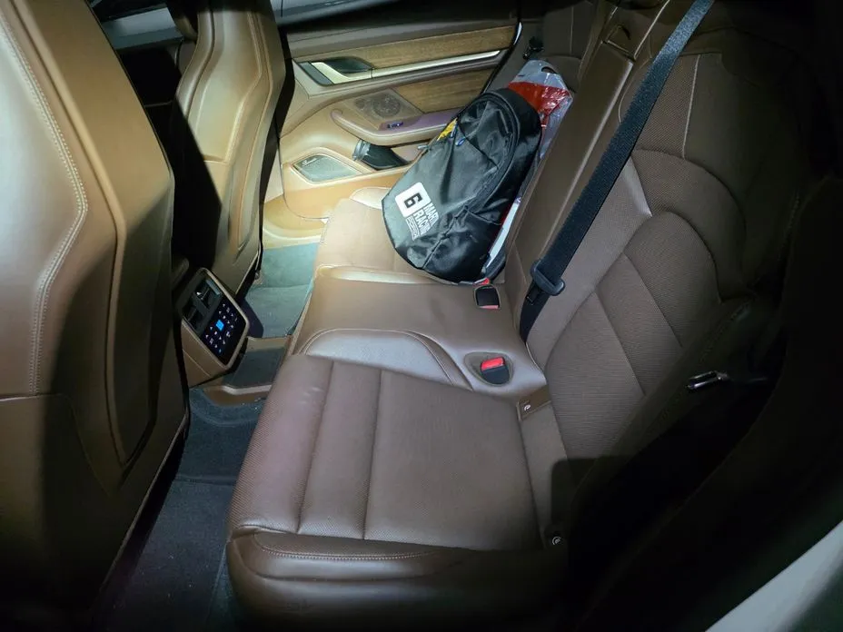 Porsche Taycan 2022 из KR, фото 7