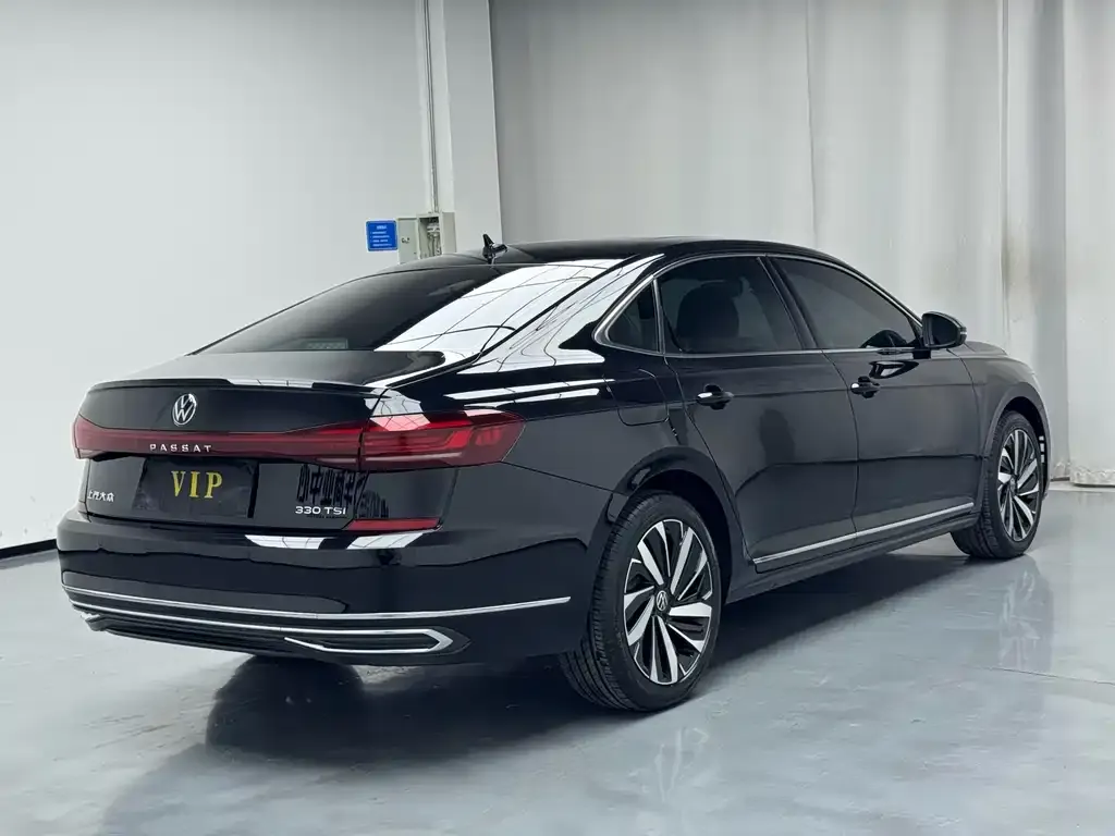 Volkswagen Passat — фото 8