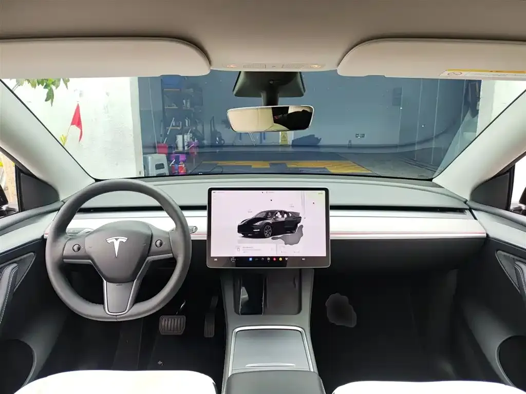 Tesla Model Y — фото 8