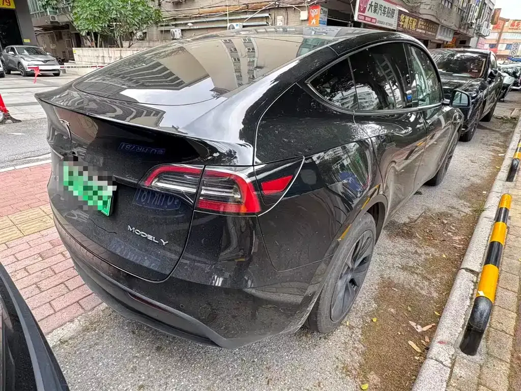 Tesla Model Y — фото 6